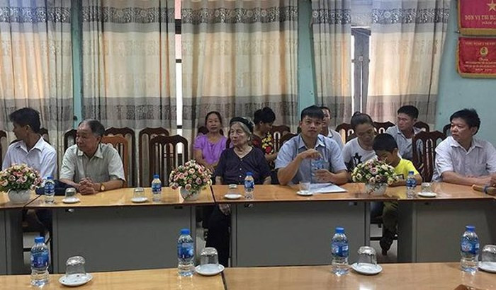 Đại diện gia đình anh Sơn Đại diện gia đình anh Sơn