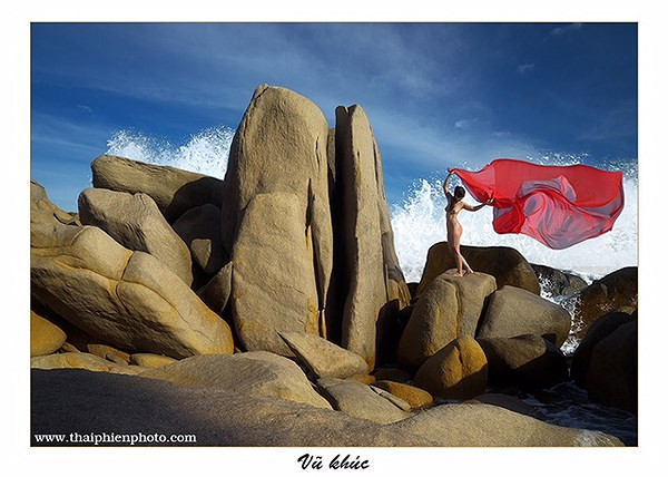 Đồng thời thay đổi cách nhìn nhận của công chúng với loại hình ảnh nude còn đang khá nhạy cảm tại Việt Nam. Ảnh: Thái Phiên