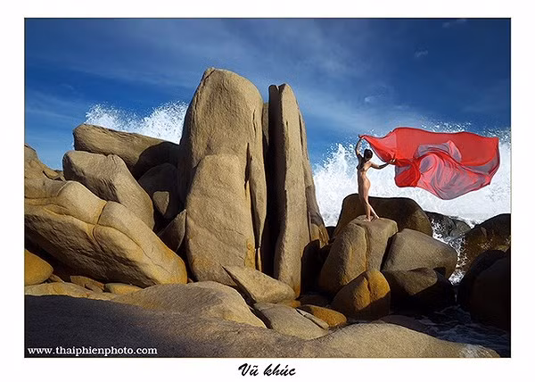 Đồng thời thay đổi cách nhìn nhận của công chúng với loại hình ảnh nude còn đang khá nhạy cảm tại Việt Nam. Ảnh: Thái Phiên