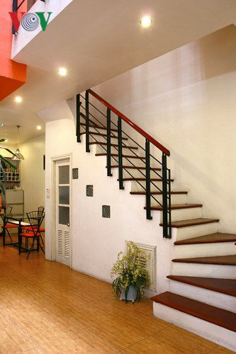 Giải pháp tiết kiệm mặt bằng: Gầm cầu thang là phòng vệ sinh  Giải pháp tiết kiệm mặt bằng: Gầm cầu thang là phòng vệ sinh
