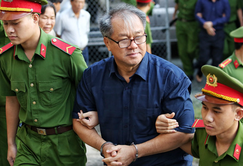 Ông Phạm Công Danh đến tòa sáng nay. Ảnh: Thành Nguyễn.