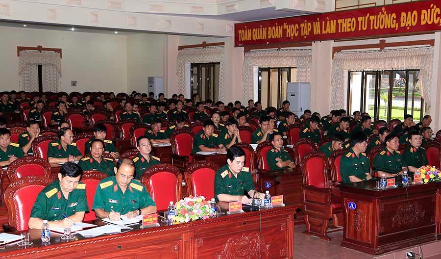 Quang cảnh buổi học tập quán triệt Nghị quyết tại Quân đoàn 3. Ảnh: Vĩnh Hoàng  Quang cảnh buổi học tập quán triệt Nghị quyết tại Quân đoàn 3. Ảnh: Vĩnh Hoàng