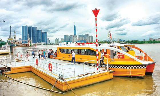  Tuyến buýt sông đầu tiên ở TPHCM, chính thức hoạt động vào ngày 25-11-2017. Ảnh: HOÀNG HÙNG