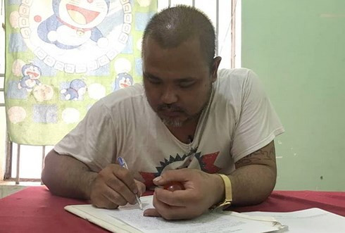  Hùng bị bắt giữ sau hơn một giờ tháo chạy.