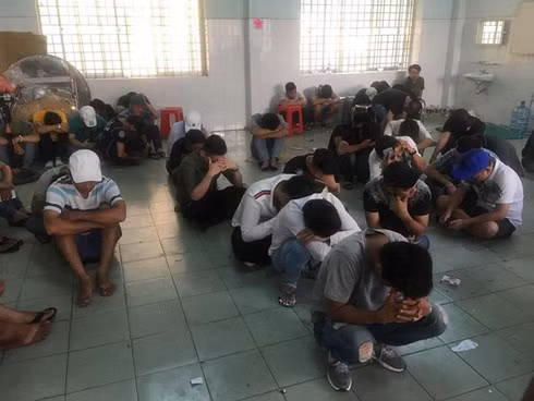 176 người bị đưa về trụ sở công an