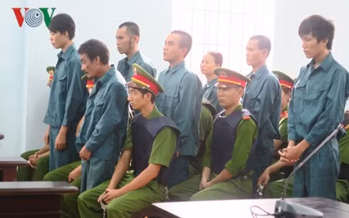 Tại phiên tòa, cả 7 bị cáo đều thừa nhận hành vi sai trái của mình và mong muốn nhận được sự khoan hồng của pháp luật.