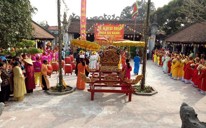 Đã thành lệ bao đời, Lễ hội Chùa Bà Đanh được tổ chức vào tháng 2 âm lịch hàng năm, nhằm tôn vinh, cảm tạ ân đức của các vị thần phù trợ cho việc sản xuất nông nghiệp tốt tươi, và cuộc sống no đủ của nhân dân... 