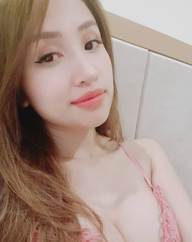  Bà mẹ một con này từng là một trong những hotgirl thế hệ đầu đình đám ở Hà Nội. Sau 2 năm tham gia bộ phim Nhật Ký Vàng Anh (2006), Vân Hugo bất ngờ đi du học, kết hôn và sinh con đầu lòng. Người đẹp gần như 