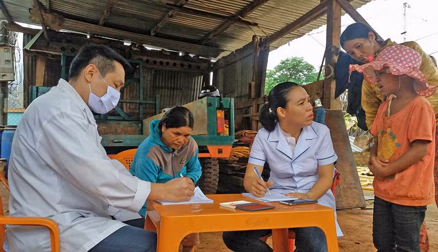  Khám sàng lọc bệnh phong tại xã Ia Din, huyện Đức Cơ. Ảnh: N.N