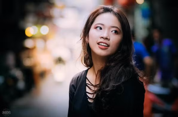 Nhớ lại buổi tối lãng mạn bên ánh nến, được thần tượng nắm tay, ôm thắm thiết, Hà Chi chia sẻ với chúng tôi: 