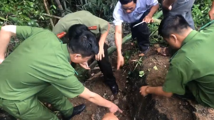 Khu vực được cho là nơi cất giữ kho báu 3 tấn vàng ở xã Mông Ân. Ảnh: Cắt từ clip