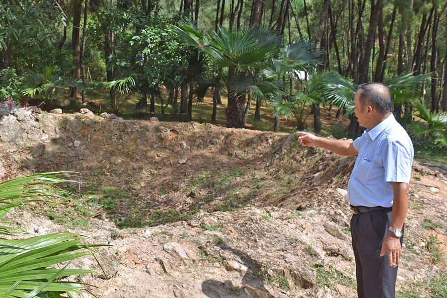  Hố bom Mỹ thả xuống Ngã ba Đồng Lộc làm 10 cô gái thanh niên xung phong hy sinh chiều ngày 24-7-1968. Ảnh: Đ.M.P