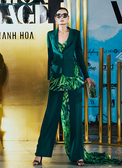 Người mẫu Lê Thúy.  Người mẫu Lê Thúy.