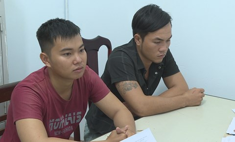 Dũng và Đông tại cơ quan điều tra. Dũng và Đông tại cơ quan điều tra.