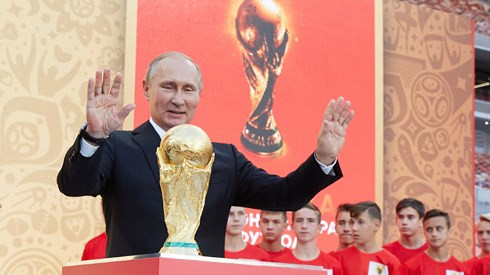 Việc tổ chức World Cup 2018 được xem là chiến thắng quan trọng trên mặt trận ngoại giao của nước Nga cũng như cá nhân Tổng thống Nga Vladimir Putin. Ảnh: Getty  Việc tổ chức World Cup 2018 được xem là chiến thắng quan trọng trên mặt trận ngoại giao của nước Nga cũng như cá nhân Tổng thống Nga Vladimir Putin. Ảnh: Getty
