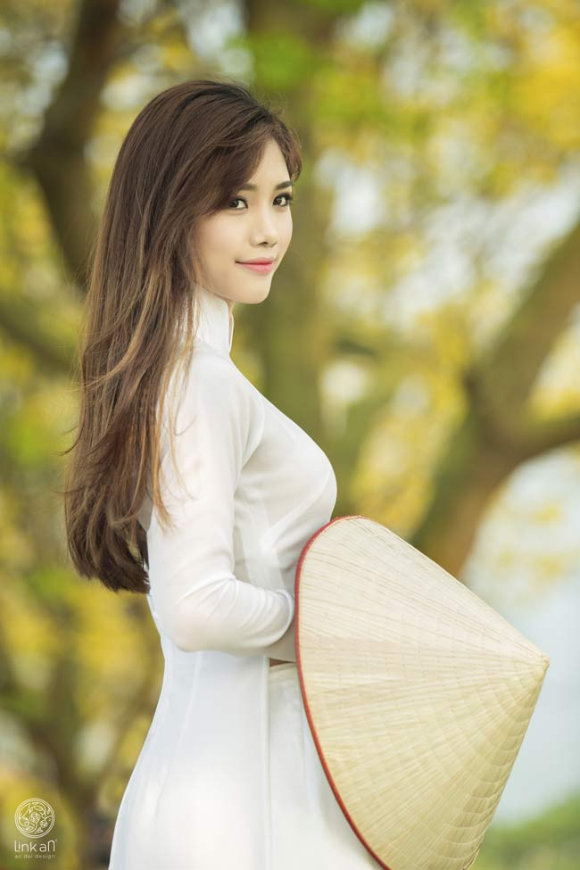 Nhưng đáng nhớ hơn cả có lẽ là mùa của hoa phượng đỏ, hoa điệp vàng. 