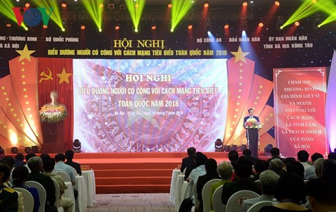 Toàn cảnh hội nghị.