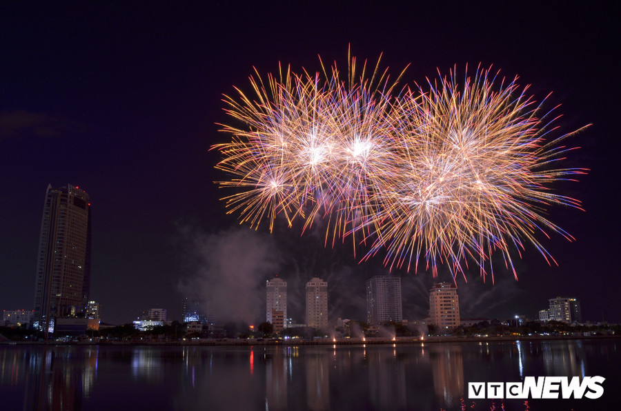 Vượt qua đại diện đến từ nước Mỹ, Italia bảo vệ thành công ngôi vương tại Lễ hội pháo hoa Quốc tế Đà Nẵng. 