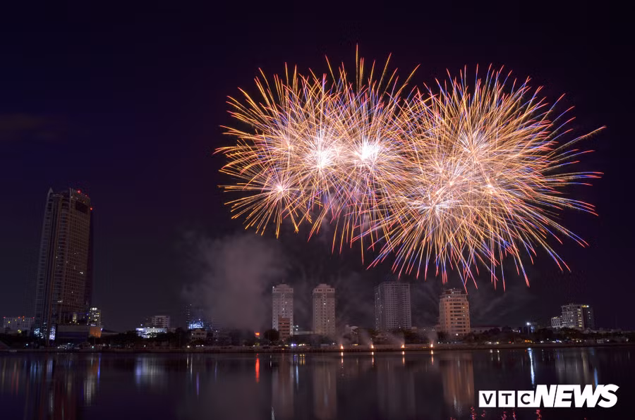 Vượt qua đại diện đến từ nước Mỹ, Italia bảo vệ thành công ngôi vương tại Lễ hội pháo hoa Quốc tế Đà Nẵng. 