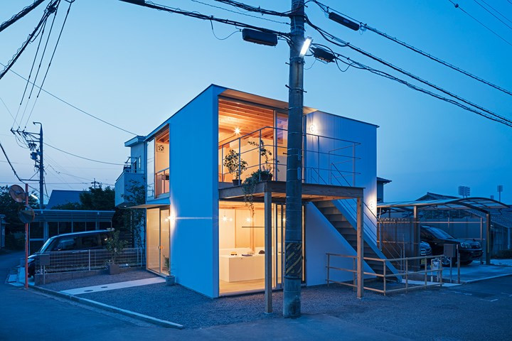 Ánh sáng và cấu trúc tương tự giữa không gian sinh hoạt và kinh doanh khiến nó trở thành một khối gắn kết và có thể linh hoạt chuyển đổi cho nhiều mục đích khác.