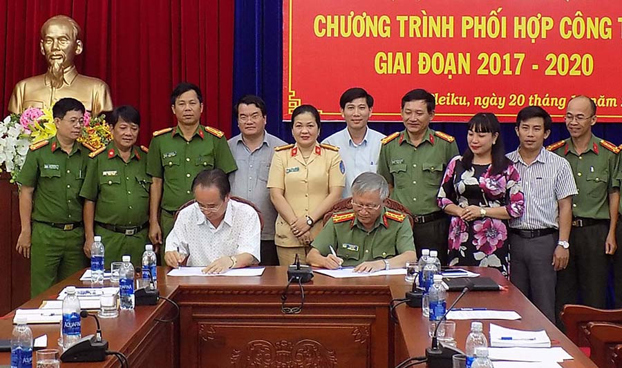  Ban Tuyên giáo Tỉnh ủy ký kết Quy chế phối hợp công tác với Công an tỉnh. Ảnh: T.N