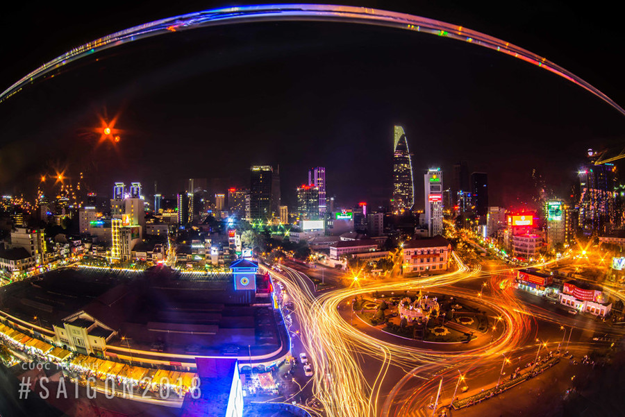 "Khung cảnh chợ Bến Thành về đêm" qua ống kính Nguyễn Trang Kim Cương.