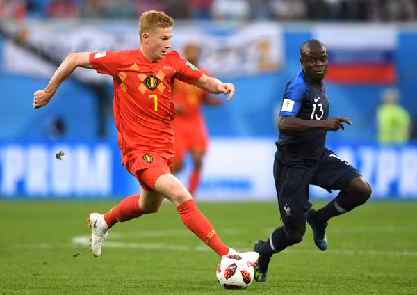  Kante đã khiến những tiền vệ xuất sắc như De Bruyne không còn đất diễn