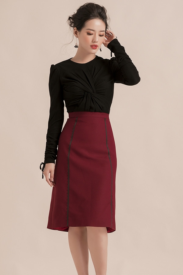  Học trò Minh Tú tại The Face 2017 lựa chọn kiểu trang điểm đơn giản với điểm nhấn ở môi và mắt, thu hút người đối diện.