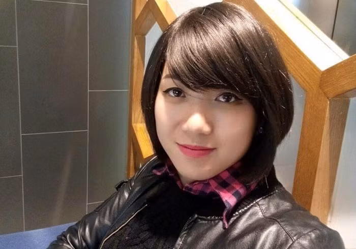 Cuối năm 2013, Huyền Trang ở tuổi 29 đầy sung mãn và luôn nở nụ cười bất ngờ nhận hung tin mắc căn bệnh ung thư vú, căn bệnh lúc đó được các bác sĩ chẩn đoán đã di căn sang xương khiến cả hai chân đều bị liệt.