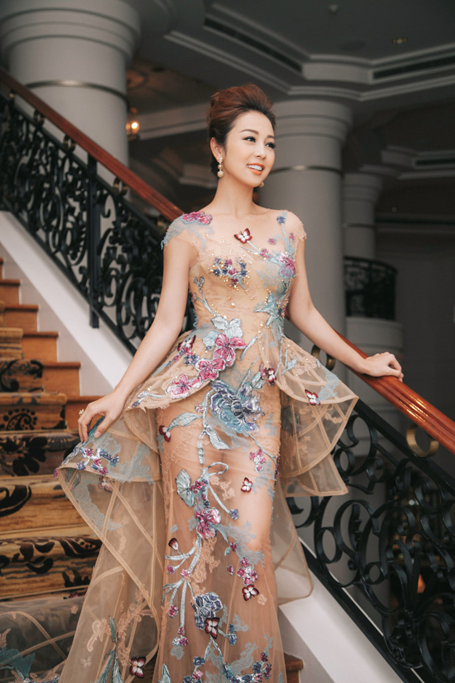 Jennifer Phạm hầu như không khoe khoang về cuộc sống riêng của mình, kim cương hay túi hiệu như nhiều người đẹp khác Jennifer Phạm hầu như không khoe khoang về cuộc sống riêng của mình, kim cương hay túi hiệu như nhiều người đẹp khác