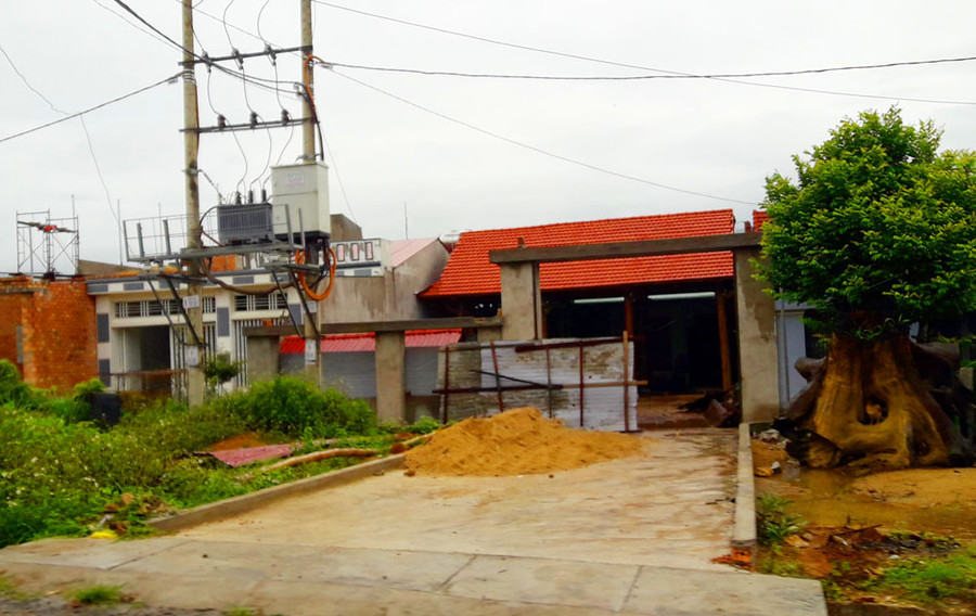 Căn nhà gỗ 3 gian của Chủ tịch UBND xã Đắk Ruồng Căn nhà gỗ 3 gian của Chủ tịch UBND xã Đắk Ruồng