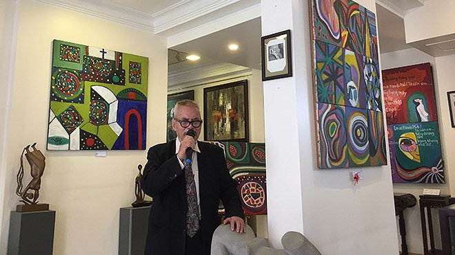 Phan Vũ chia sẻ: "Tôi không phải là người Hà Nội cũng không phải là một họa sĩ. Em ơi, Hà Nội phố lần này thể hiện tình yêu của tôi đối với Hà Nội". Phan Vũ chia sẻ: