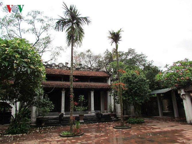 Chùa Bà Đanh nổi tiếng không phải vì đông khách hành hương hay khách thăm quan du lịch mà di tích này được biết đến bởi câu ví von “Vắng như chùa Bà Đanh”.  Chùa Bà Đanh nổi tiếng không phải vì đông khách hành hương hay khách thăm quan du lịch mà di tích này được biết đến bởi câu ví von “Vắng như chùa Bà Đanh”.