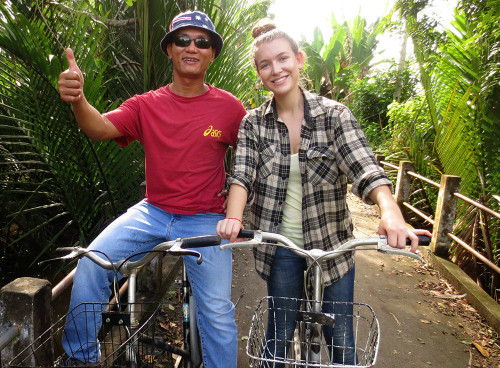 Nathalia trải nghiệm tour đạp xe khám phá đồng bằng sông Cửu Long. Nathalia trải nghiệm tour đạp xe khám phá đồng bằng sông Cửu Long.