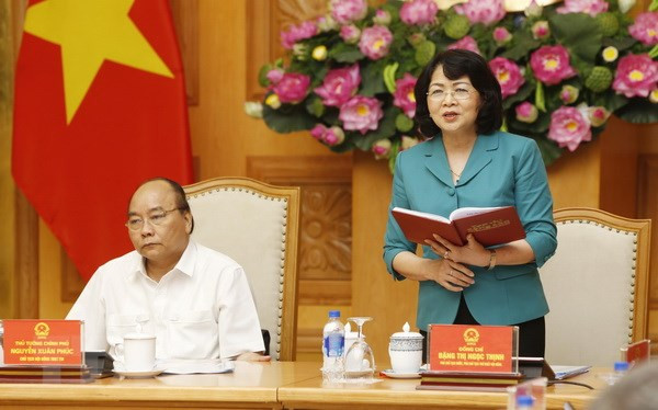 Phó Chủ tịch nước Đặng Thị Ngọc Thịnh, Phó Chủ tịch thứ nhất Hội đồng Thi đua-Khen thưởng Trung ương phát biểu tại cuộc họp.