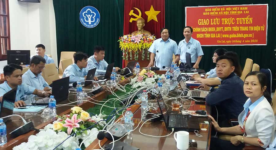  Bảo hiểm Xã hội tỉnh giao lưu trực tuyến giải đáp trực tiếp thắc mắc của người dân về chính sách BHXH, BHYT. Ảnh: N.N