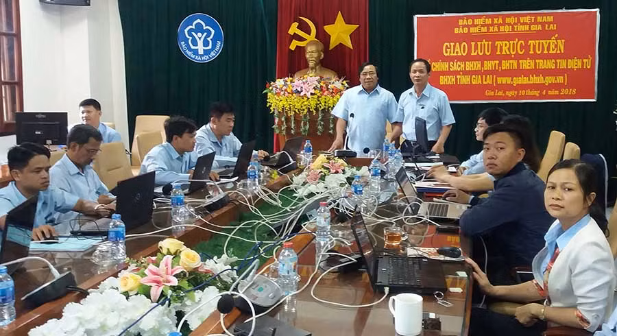  Bảo hiểm Xã hội tỉnh giao lưu trực tuyến giải đáp trực tiếp thắc mắc của người dân về chính sách BHXH, BHYT. Ảnh: N.N