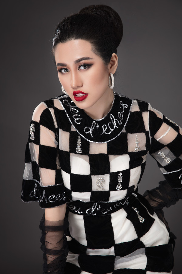 Hoa khôi Tỏa sáng 2014 cho biết, hiện tại cô tập trung phát triển sự nghiệp, không muốn nói về chuyện tình cảm.