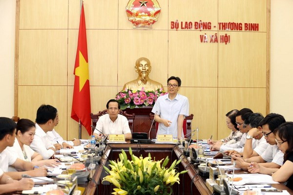 Phó Thủ tướng Chính phủ Vũ Đức Đam phát biểu tại buổi làm việc.