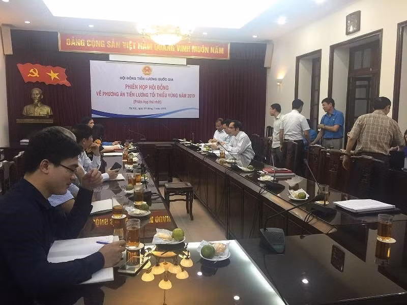 Cuộc họp kín của Hội đồng tiền lương Quốc gia luôn thu hút sự quan tâm của nhiều người.