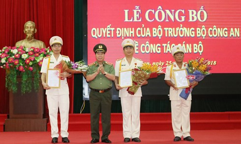 Thứ trưởng Bùi Văn Nam trao quyết định bổ nhiệm cho Ban giám đốc Công an tỉnh Bắc Kạn. Thứ trưởng Bùi Văn Nam trao quyết định bổ nhiệm cho Ban giám đốc Công an tỉnh Bắc Kạn.