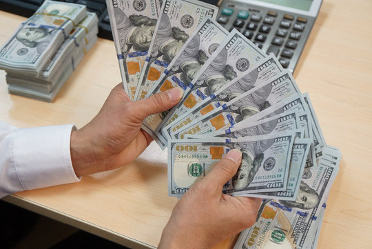 Giá USD ngân hàng tăng mạnh. Ảnh: NLĐ Giá USD ngân hàng tăng mạnh. Ảnh: NLĐ