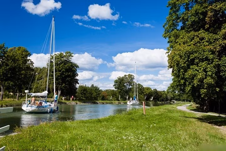 Kênh Göta dài 190km có từ đầu thế kỷ 19. Kênh nối Stockholm ở đông bắc với Gothenburg ở tây nam.