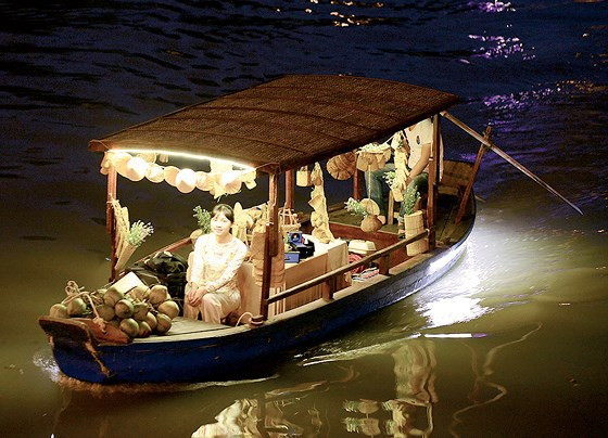 Mô hình buôn bán trên sông như chợ nổi ở ĐBSCL tạo hiếu kỳ cho du khách. Ảnh: VIỆT DŨNG