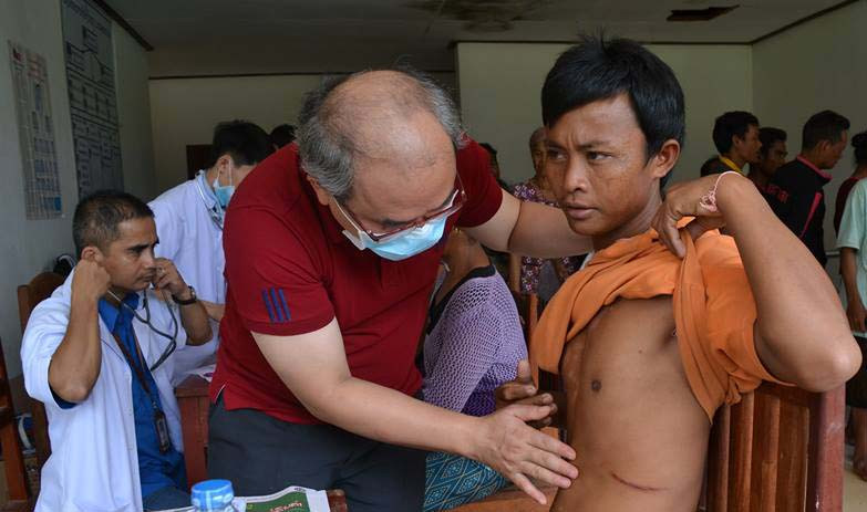 Bệnh viện Đại học Y Dược-Hoàng Anh Gia Lai cử đoàn y-bác sĩ gồm 18 người và 600 đơn vị thuốc sang hỗ trợ