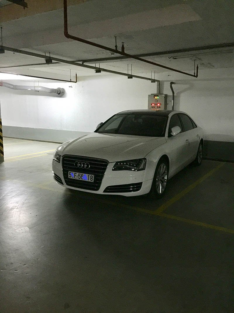  1 xe Audi bị tạm giữ khi Bộ Công an triệt phá hệ thống cờ bạc cực khủng