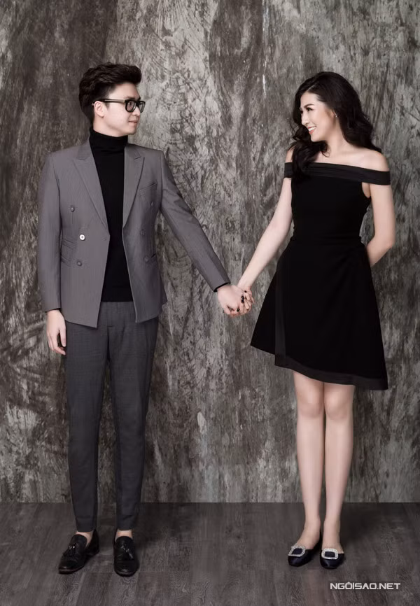 Trong bộ ảnh đánh dấu bước ngoặt của cuộc đời, Tú Anh và Gia Lộc diện trang phục thanh lịch có màu sắc ton sur ton, trao nhau những ánh nhìn say đắm. 