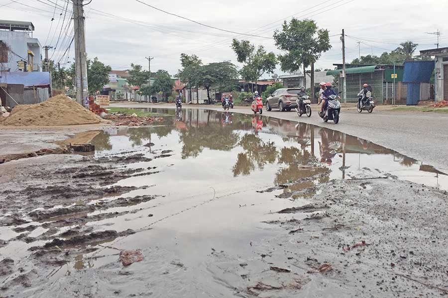  Khu vực bị ngập nước trên đường Tôn Đức Thắng.