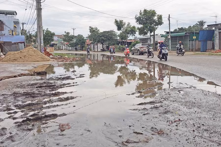  Khu vực bị ngập nước trên đường Tôn Đức Thắng.