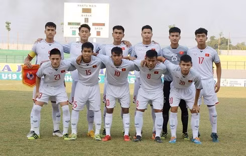  Đội hình U19 Việt Nam gặp Lào. (Ảnh: Đoàn Nhật)